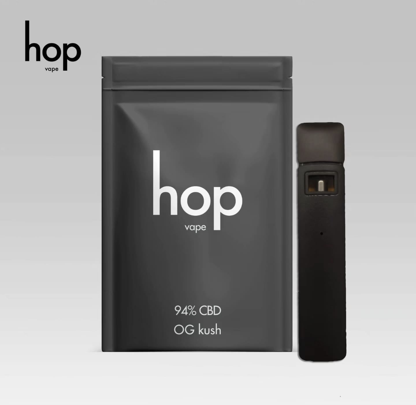 Vape de 94% CBD Og Kus con una bolsa negra. Producto adquirido en The Green Muse.
