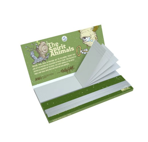 Librito de papel de liar King Size Slim con ilustración psicodélica de un oso y volcanes por Mossy Giant y The Green Muse CBD