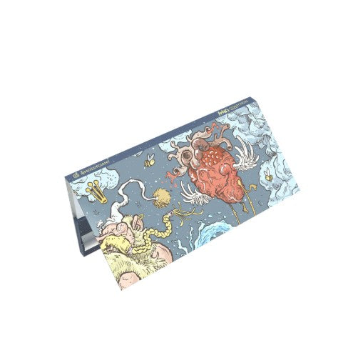iseño de edición limitada Mossy Giant con ilustración de corazón alado y naturaleza psicodélica para papel de fumar - The Green Muse.